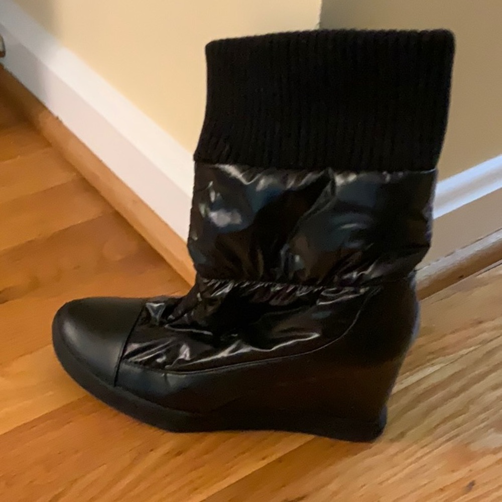 Boot - Picture 2 of 3